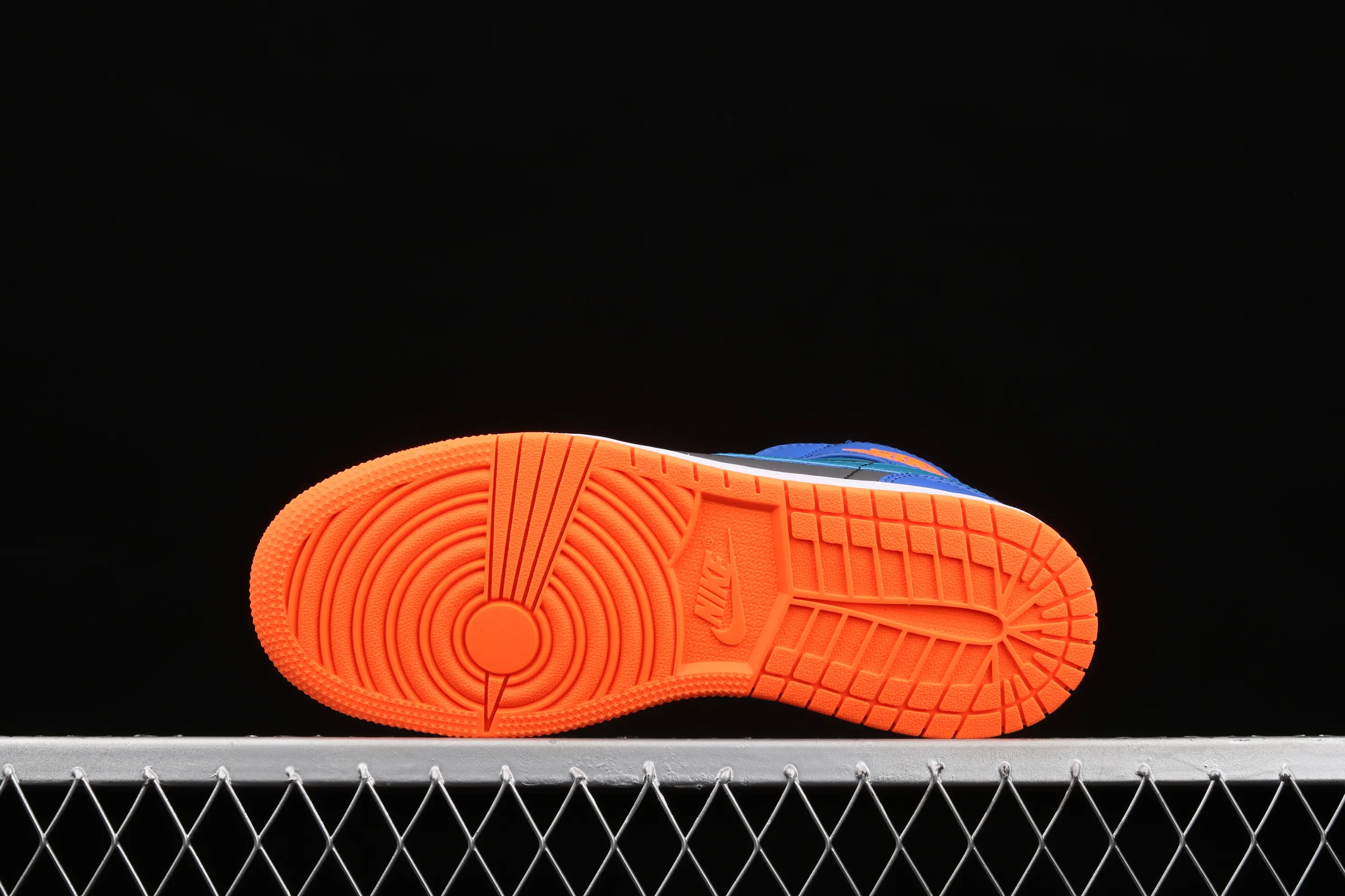 All categories Air Jordan Jordan series basketball shoes Air Jordan 1 Mid Air Jordan 1 Mid AJ1 Joe 1 patent leather black blue orange Zhongbang basketball shoes 554725-440
